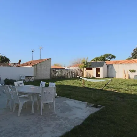 House In The Castle Of Oleron 別荘